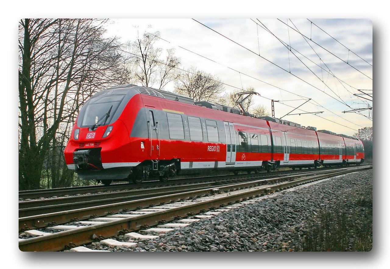 Symbolfoto,  Uwe Schwarz  / pixelio.de, Zug, Bahnhof